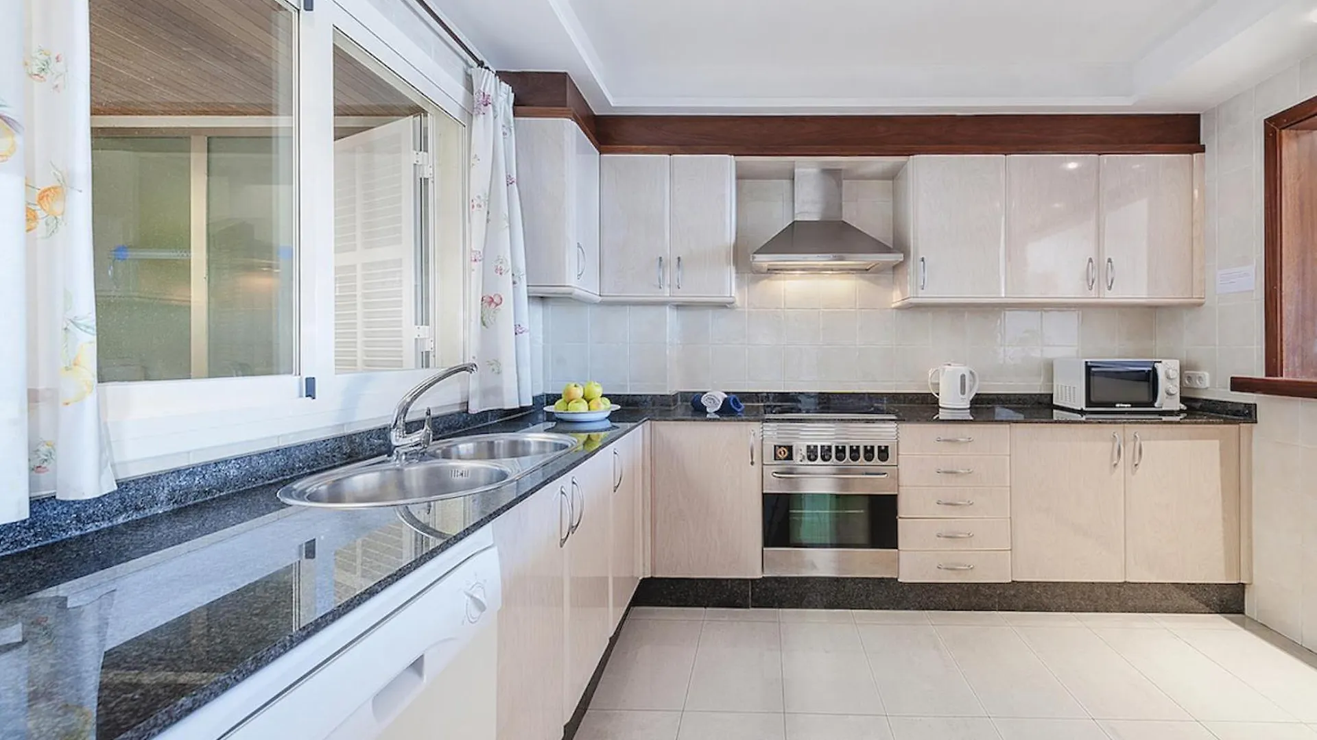 Apartment Vistamar III بويينسا